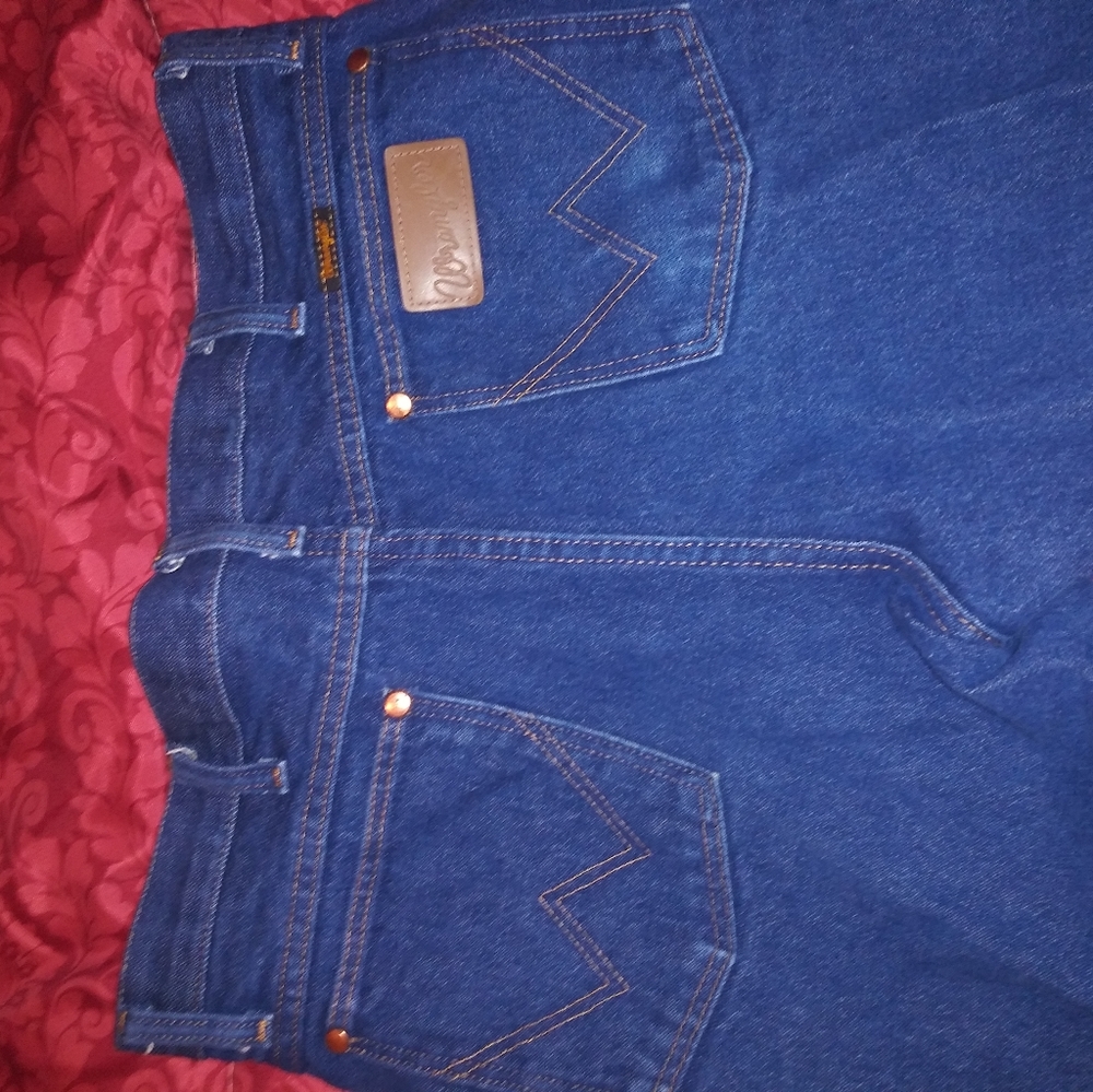 Traditional 100% Wranglers 33x32 lightly worn.